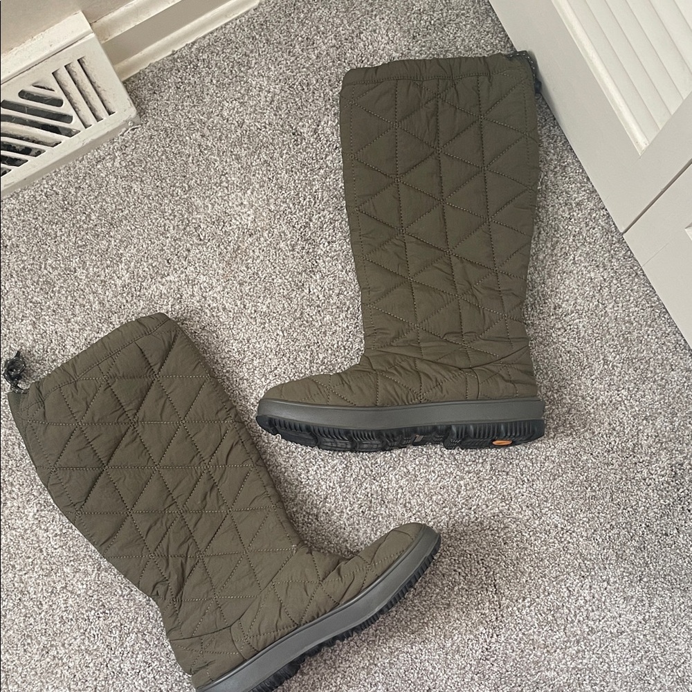 BOGS women’s snowday tall Quilted Olive Green Boots Sz 7 waterproof fleece lined